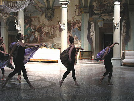 Het jaarlijks dans en muziekfestival van Florence bevat dans, ballet, theater en muziekvoorstellingen van velerlei aard. Bezoek tijdens uw vakantie een van de vele voorstellingen in Florence.